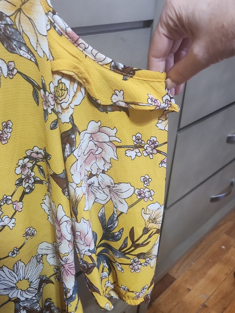 Dressbarn Roz & Ali Cold Shoulder Floral Top - Picture 5 of 7